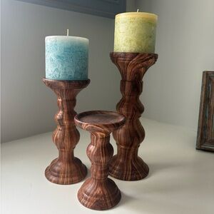 Elegant Ceramic with wooden look Candle Holder Set with Blue and Green Candles
